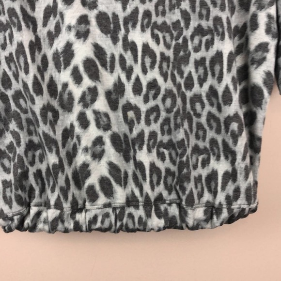 Peyton Jensen Gray Leopard Print Top (S) - Picture 3 of 7